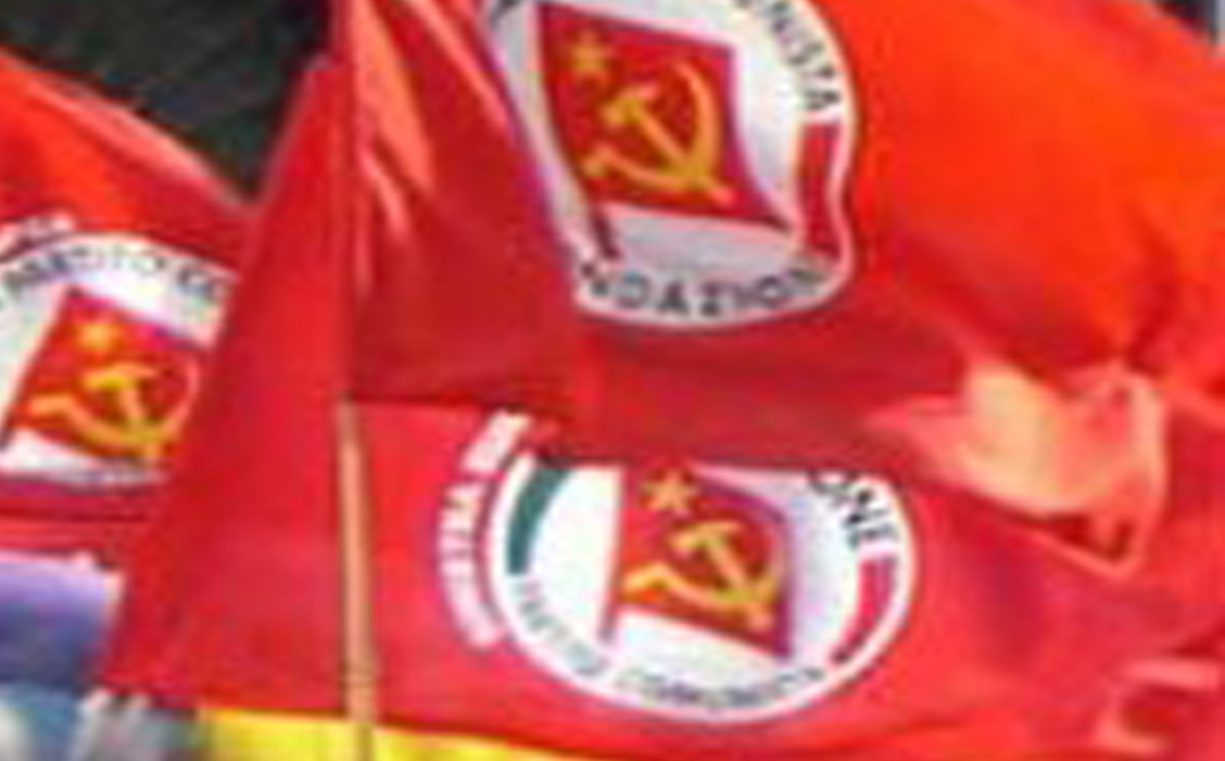 bandiere rosse di rifondazione 